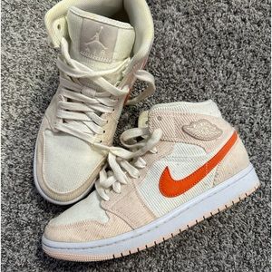 Jordan 1 mid SE corduroy sail